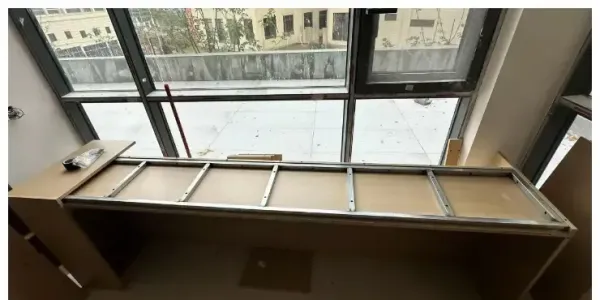 超长书桌台面中间增加钢架的做法